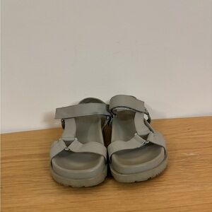 Strappy Sandals in Light Gray